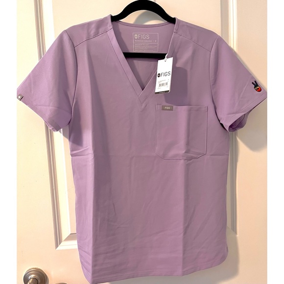 NWT FIGS Catarina One-Pocket Scrub Top - Lavender M - Picture 2 of 4